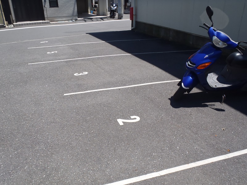 駐車場に、アトム フロアサイン！